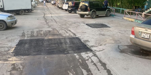 Ямочный ремонт внутриквартальных дорог проходит в Якутске