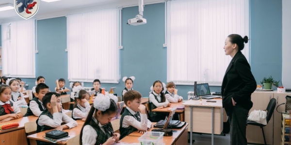 Диапазон зарплат учителей в Якутии составил 36 700 - 66 800 рублей
