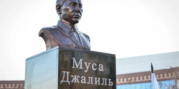В Якутске открылись Казанский сквер и памятник поэту Мусе Джалилю
