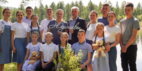 Матери 14 детей Татьяне Юдинцевой из якутского села Иенгра присвоено звание «Мать-героиня»