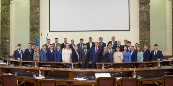 Депутаты Якутской городской Думы нового созыва провели первое заседание
