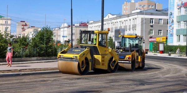 В Якутске завершают дорожные работы 2023 года