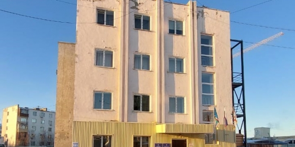 Детский (подростковый) Центр города Якутска нуждается в ремонте фасада