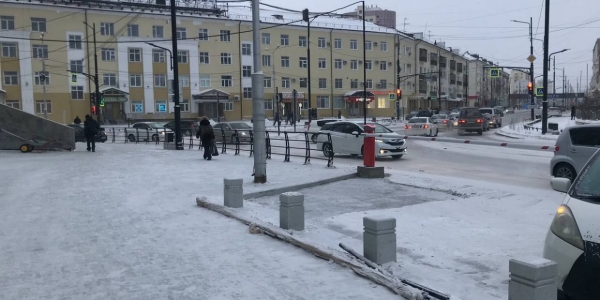 Незаконную частную парковку демонтируют в центре Якутска