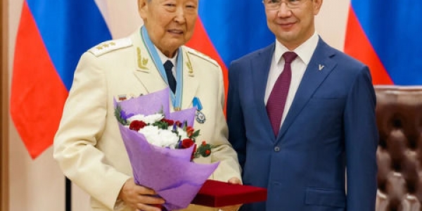 Глава Якутии сегодня  вручил 46 государственных наград