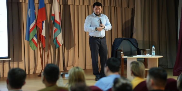 Евгений Григорьев выступил с отчетом перед работниками учреждений культуры