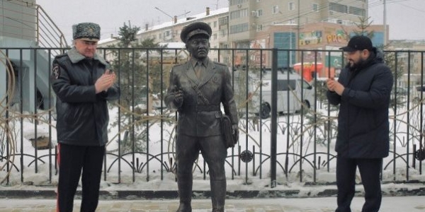В Якутске открыли памятник участковым уполномоченным полиции
