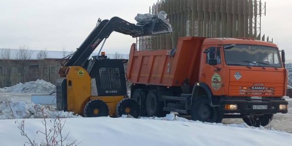 Уборка и вывоз снега в Якутске ведутся в усиленном режиме