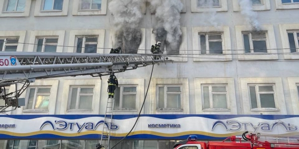 Потушен пожар в Доме торговли в Якутске