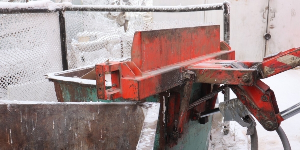 Высокая запаркованность дворов Якутска — причина несвоевременного вывоза мусора