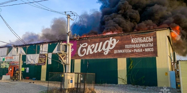 Магазин и склад сгорели в Якутске