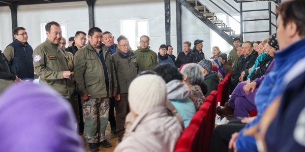 Глава Якутии встретился с жителями пострадавшего от стихии села 1-й Нерюктяйинск
