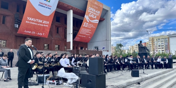Звуки оркестра под открытым небом. В Якутске состоялся концерт на площади Дружбы