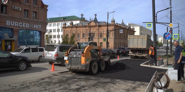 Ямочный ремонт дорог в Якутске завершится 19 июня
