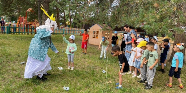 Весь июнь продолжают работать детские сады Якутска