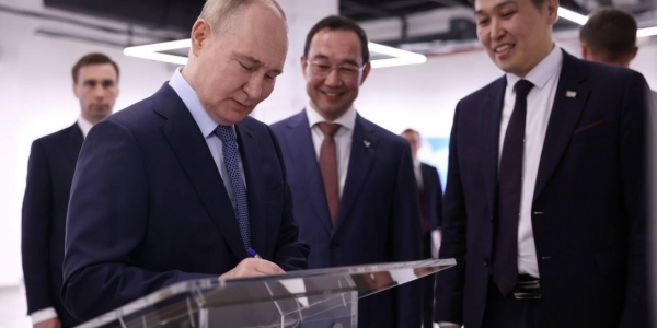 Владимир Путин посетил креативный кластер «Квартал Труда» в Якутске