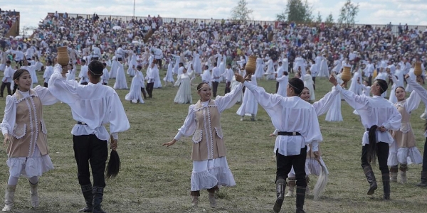 Национальный праздник «Ысыах Туймаады-2024» открылся с традиционного обряда очищения