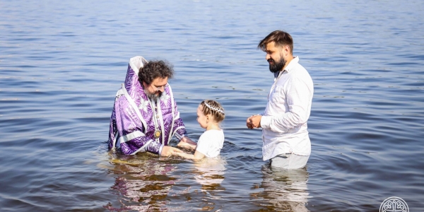 В праздник Крещения Руси состоялось массовое Крещение на Лене