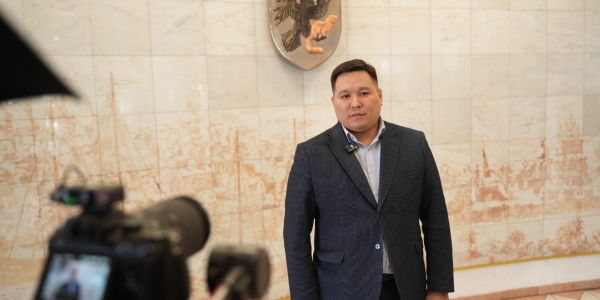 В Якутске начали ямочный ремонт дорог