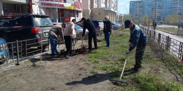 В Якутске продолжают санитарную очистку территории в усиленном режиме