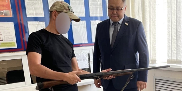 Альберт Семенов во второй раз сдал ружье для нужд СВО
