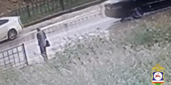 В Якутске пенсионер выстрелил из травматического пистолета по внедорожнику