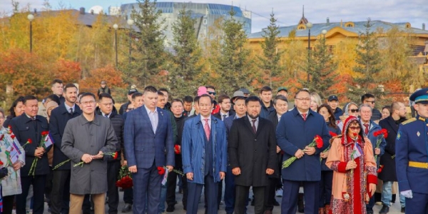 Альберт Семенов поздравляет с Днем города Якутска