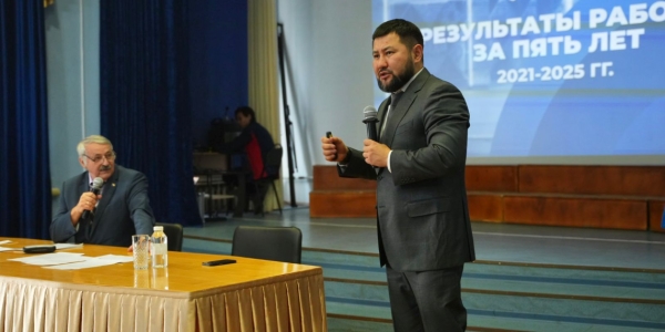 Евгений Григорьев представил отчёт о работе Окружной администрации города Якутска коллективу Института мерзлотоведения