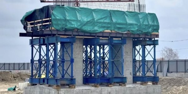 Завершено бетонирование первой опоры Ленского моста