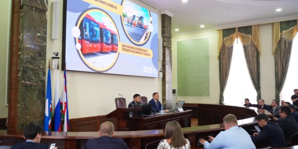 В Якутске поздравили работников дорожного хозяйства и автомобильного транспорта с профессиональными праздниками
