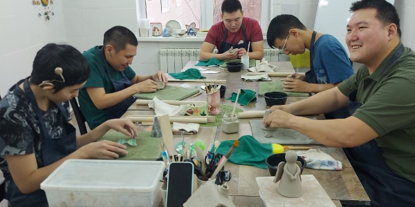 Инклюзивная мастерская: Не боги горшки обжигают
