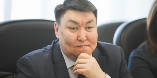 Ушел из жизни Егор Афанасьевич Охлопков, заместитель начальника Управления образования