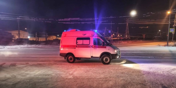 В Якутске автомобиль скорой помощи сбил нетрезвого пешехода