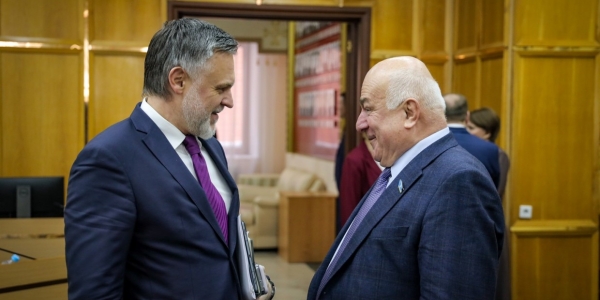 Фоторепортаж: пленарное заседание Ил Тумэна