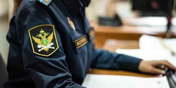 В Якутске неплательщица алиментов оскорбила судебного пристава