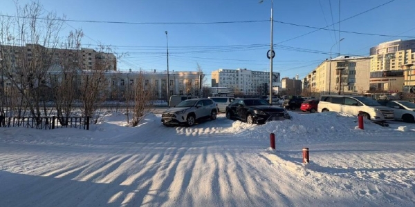 В Якутске при столкновении Lexus и RAV4 пострадал подросток
