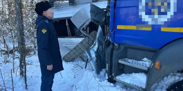 Два человека погибли в ДТП с участием грузовика и микроавтобуса на трассе «Вилюй»