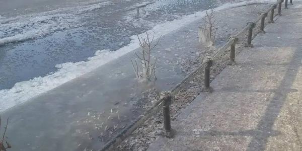 На проспекте Ленина произошла коммунальная авария