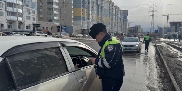 Репортаж: один день с инспекторами ГИБДД в Якутске