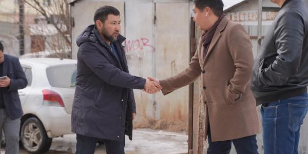 Евгений Григорьев проверил ход капитального ремонта улицы Ойунского