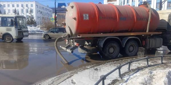 В Якутске идет интенсивная откачка талых вод