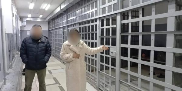 Жительница Якутска напала на полицейского и повредила чужое авто