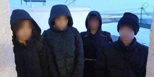 Подростки застряли на крыше многоэтажки в 203 микрорайоне Якутска