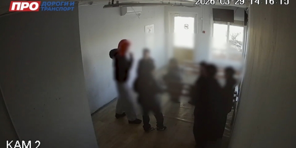 Подростки совершили новый погром в павильоне теплой остановки