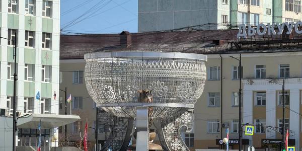 Сегодня с площади Орджоникидзе уберут световую конструкцию «Кытыйа»