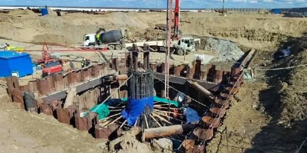 На площадке Ленского моста началось бетонирование фундамента опоры №5
