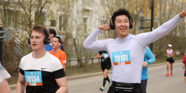 Фоторепортаж: в Якутске прошел полумарафон «Забег.РФ»