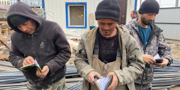 Стройки и автосервисы: в Якутске проверили трудовых мигрантов