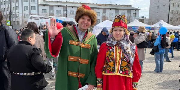 Фотофакт: на площади Дружбы в Якутске отмечают 1 Мая