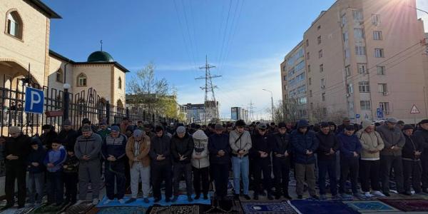 Мусульмане Якутска вышли на праздничный намаз в честь Курбан-байрама